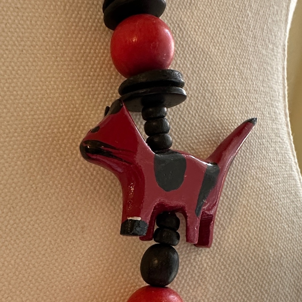 Red and Black Cat Bead Necklace - Picture 3 of 5